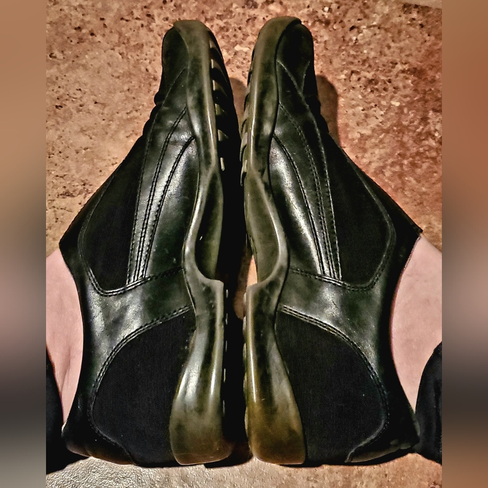 Reaction by Kenneth Cole Black leather shoes. Well-loved
